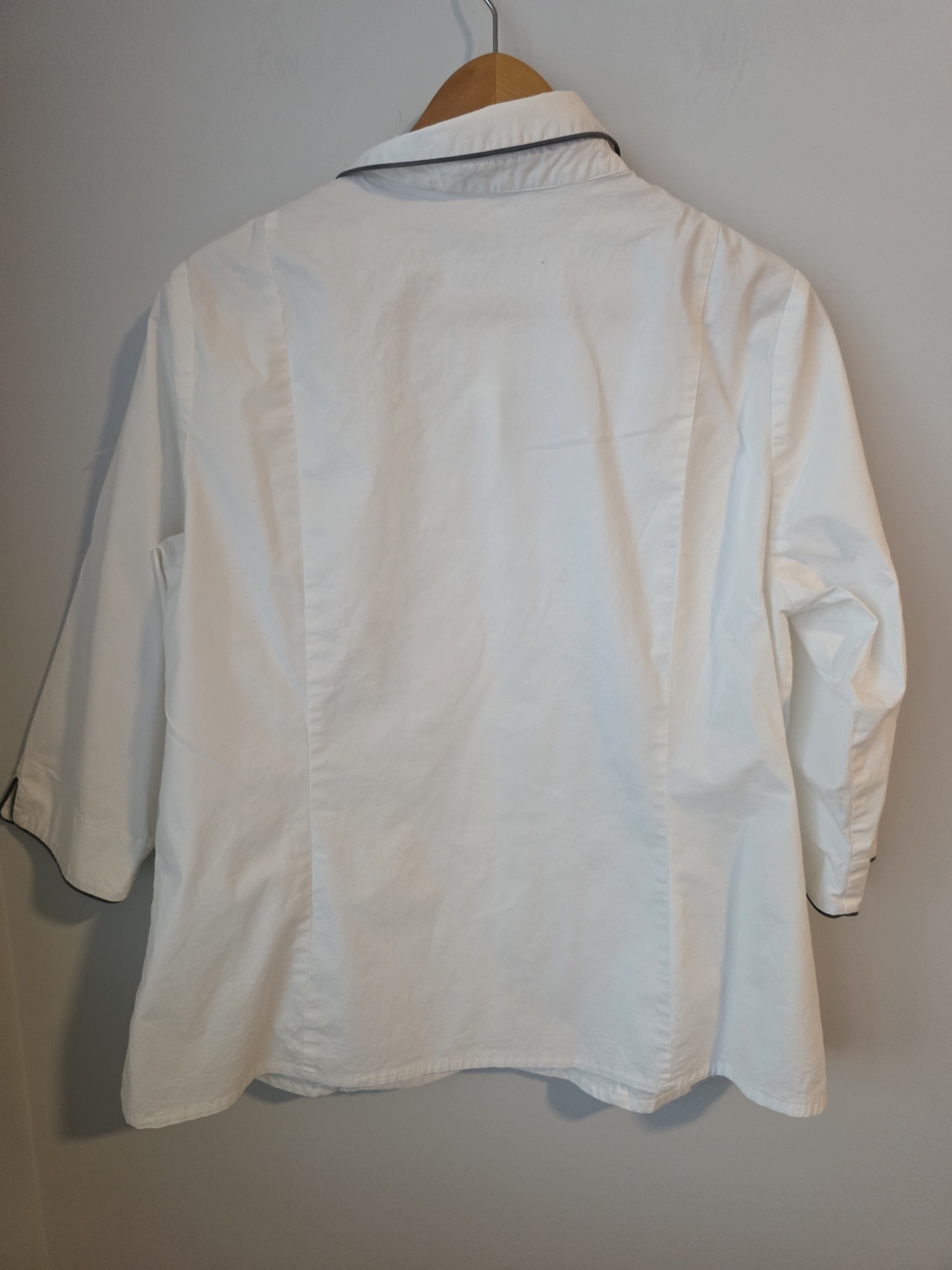 AE Sport & Co White Button Front Blouse Black Contrast Trim Size 14 - Picture 8 of 11